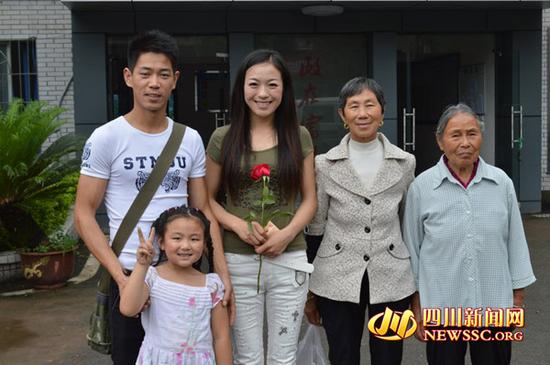 黄跃蓉一家与女儿