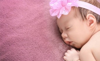 如何哄睡0-3个月的婴儿 0-3个月的婴儿不睡觉怎么办