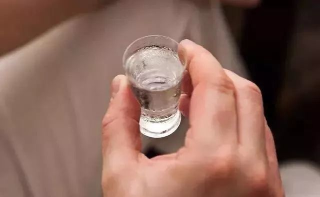 自酿酒喝死人？散酒大省严查 “散装白酒、自制泡酒”