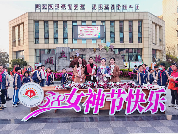 孩子们也自觉来祝福.jpg