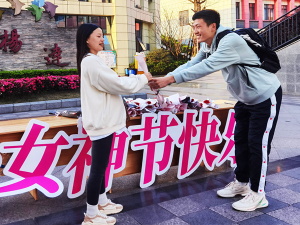 为女神送花.jpg