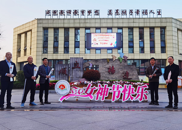 清晨等候女神们的到来.jpg