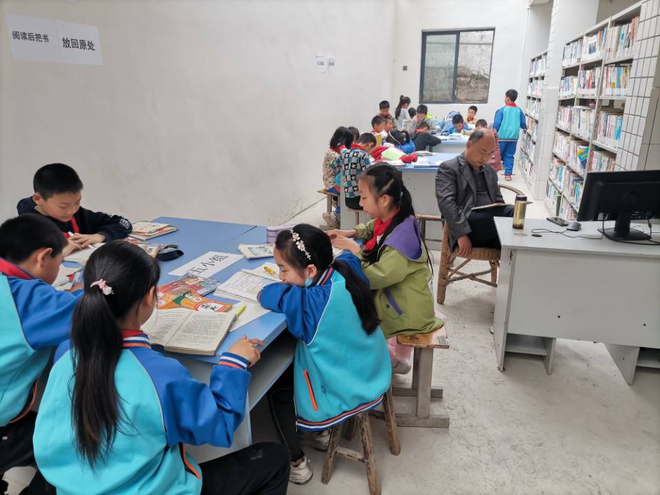 纳溪区天仙镇中心小学开展“爱读书、读好书、善读书”活动