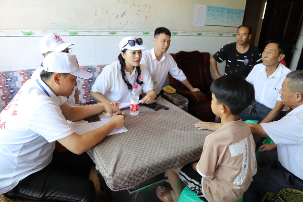 泸州市红星志愿者协会走进太平镇关爱贫困家庭学生