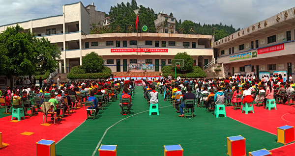 泸州市“小书包•大爱心”公益活动发放仪式在古蔺举行(图6)