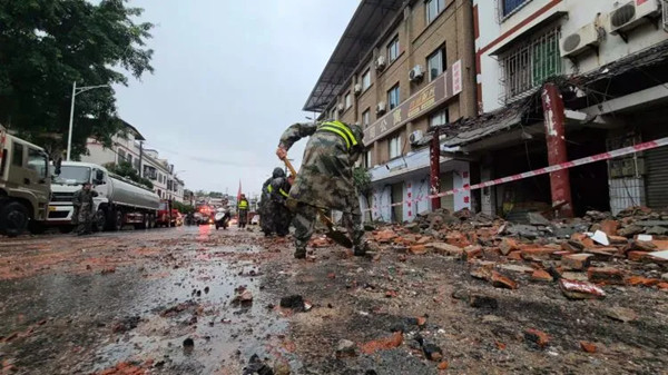 救援仍在继续 | 泸县6.0级地震已致3人遇难！泸州各级部门紧急行动(图12)