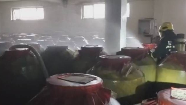 地震致泸州陈年窖两百余吨白酒泄漏