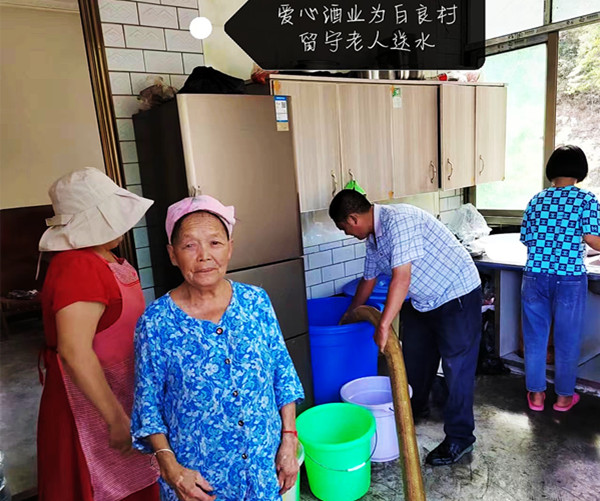 贵州爱心酒业集团 跨省助力古蔺丹桂镇部分村民饮水抗旱(图3) 2d1c81fa62d36e672ae696ce4d9a9b3.jpg