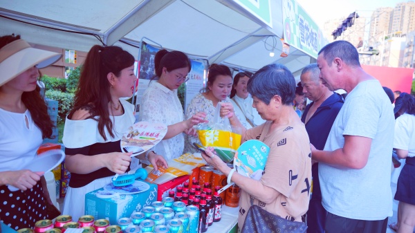 古蔺县启动“惠聚蔺州”系列活动 500万消费券引消费热潮(图6) 微信图片_20250716230138.jpg