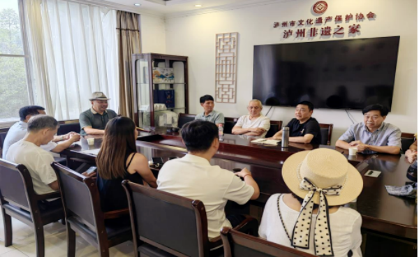 泸州市非遗协会召开主席办公扩大会 总结工作并庆祝抗战胜利80周年(图1) 微信图片_20250816154818_1305_12.png
