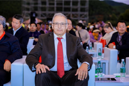 2025环球人物年度盛典在四川泸沽湖畔举行(图13) 微信图片_20250919112514_1626_12.png