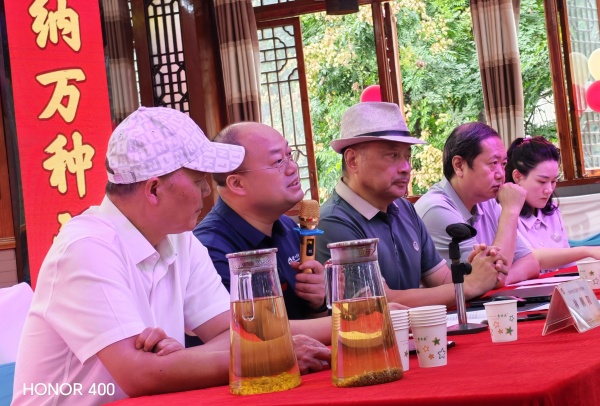 泸州市文化遗产保护协会召开会议 传达第三届中国非遗保护年会精神(图2) 微信图片_20250929180435_100_62.jpg