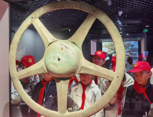 金乌衔光 酒润泸州——泸州观三星堆-金沙遗址文物数字艺术展(图3) 微信图片_20251024162008_2012_12_副本.jpg