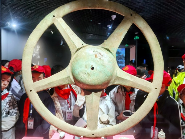 金乌衔光 酒润泸州——泸州观三星堆-金沙遗址文物数字艺术展(图4) 微信图片_20251024162010_2014_12_副本.jpg