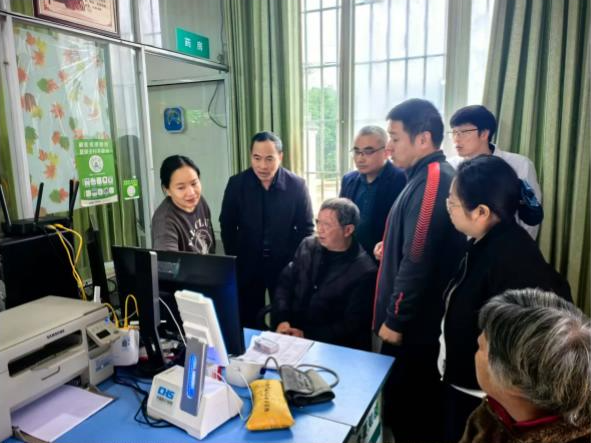 龙马潭区医保局开展定点村卫生室“拒用医保”专项治理工作