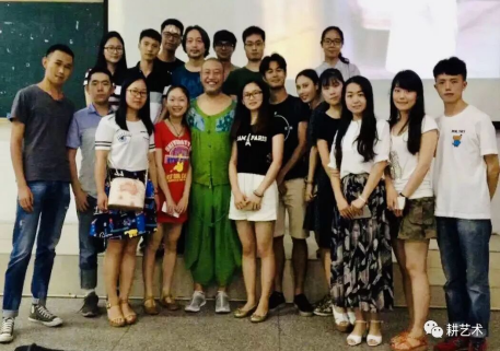 筏载童年忆 坛承艺术魂 ——评丁正耕《重庆往事……》(图2) 微信图片_20251120110117_2314_12.png
