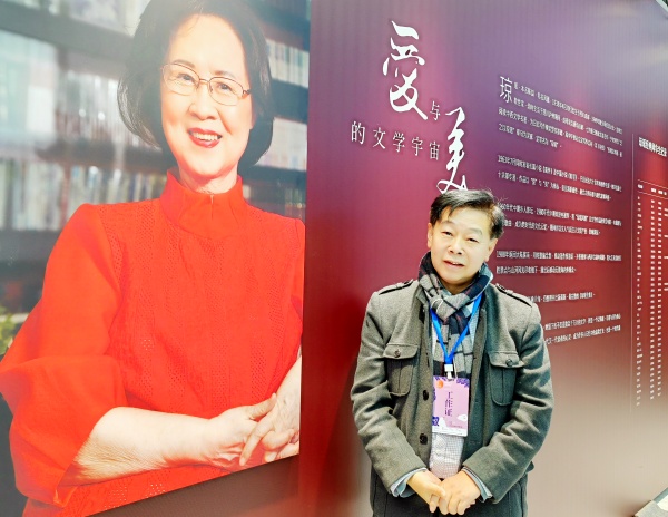 油画《泸南记忆》一帧旧时光里的文学初心(图4) 微信图片_20251204185105_2500_12.jpg