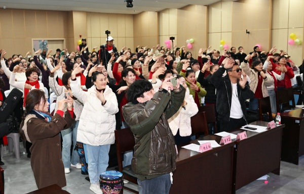 视听盛宴暖人心 —— 泸州市老年大学城西校区器乐摄影班汇演纪实(图2) 25--DSC_6611_副本.jpg