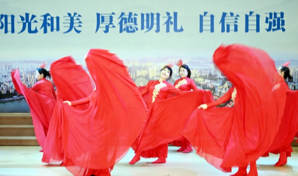 视听盛宴暖人心 —— 泸州市老年大学城西校区器乐摄影班汇演纪实(图4) 15--DSC_6389_副本.jpg