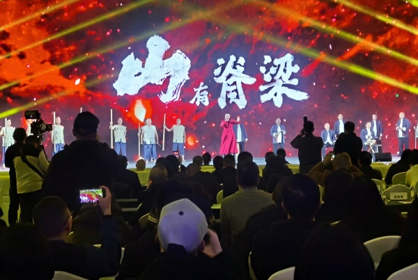 第十一届四川文学奖泸州揭晓 32 位作家斩获巴蜀文坛最高荣誉(图4) 微信图片_20251222182259_2642_12.jpg