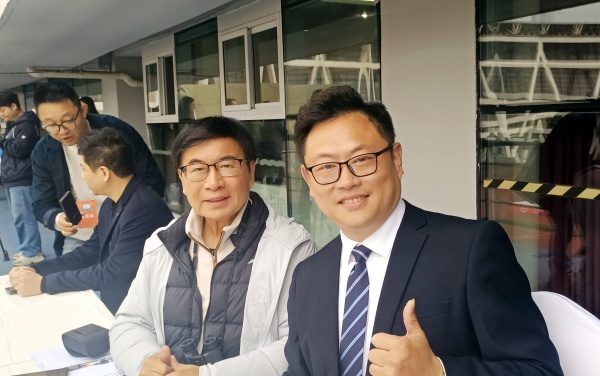 主持人耿飞与话筒背后的泸州故事(图3) 微信图片_20260330114955_8_6833.jpg