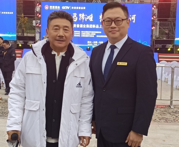 主持人耿飞与话筒背后的泸州故事(图5) 微信图片_20260330115040_14_6833.jpg