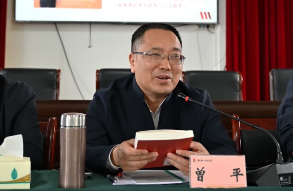 泸州市举行作家邵忠奇小说《满叔和他的矿山》作品研讨会 (图4) 1-26041Q3500H52.jpg