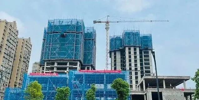 南充:烂尾楼“远锦国际”封顶,竟有这么多“政府部门”拉横幅庆贺?(图7) 图片