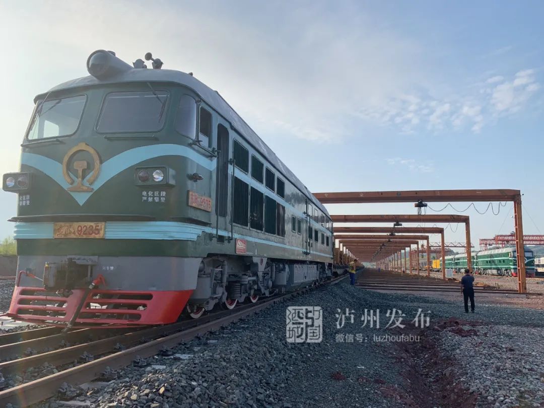 叙毕铁路预计9月初开始铺轨(图5) 图片