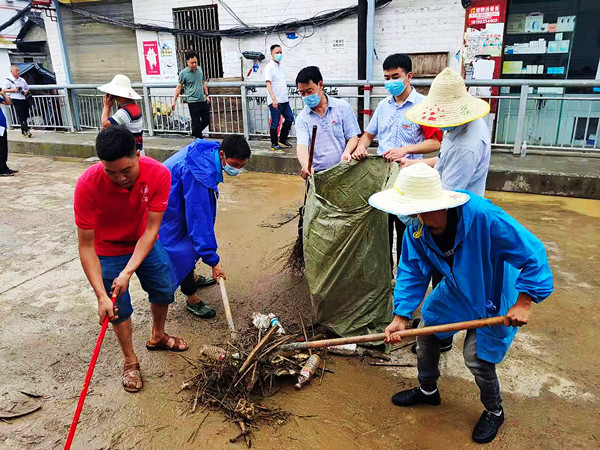古蔺:丹桂镇遭受山洪袭击 当地干部群众英勇抗洪谱战歌(图1) 古蔺:丹桂镇遭受山洪袭击 当地干部群众英勇抗洪谱战歌(图1)