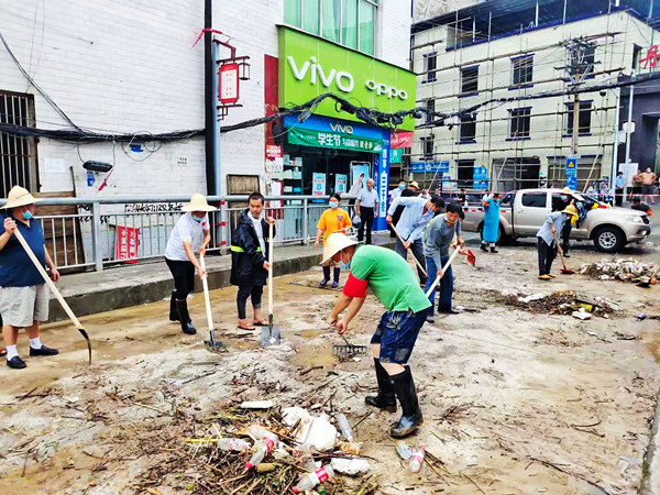 古蔺:丹桂镇遭受山洪袭击 当地干部群众英勇抗洪谱战歌(图2) 古蔺:丹桂镇遭受山洪袭击 当地干部群众英勇抗洪谱战歌(图2)